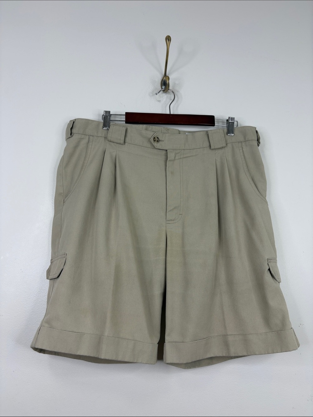 Tilley Shorts Mens 39 x 9 Beige Pleated Roll Tab Cuffed Utility Made in Canada